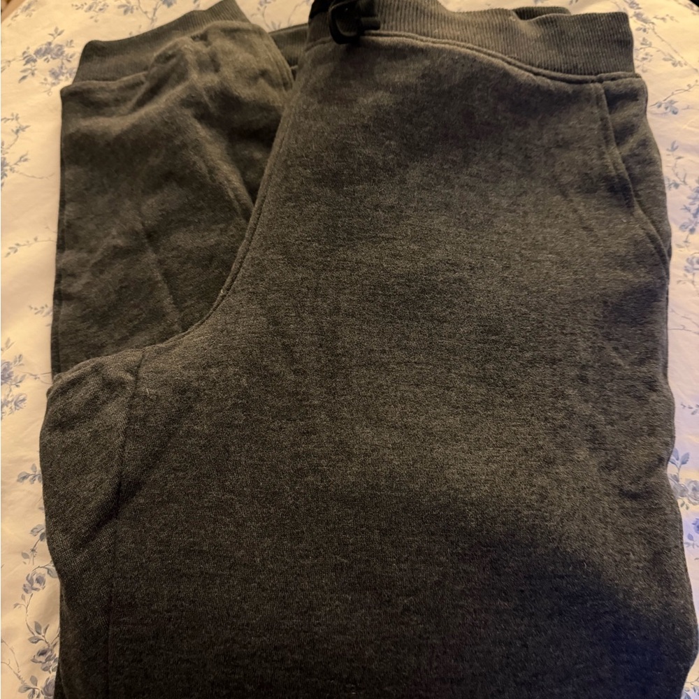 L.L. Bean Men's Dark Gray Fleece lined Joggers